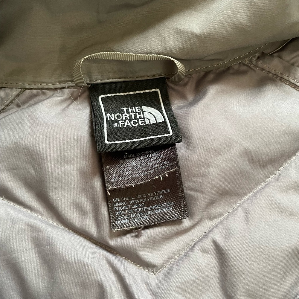 Northface women’s winter jacket, lightweight, grey, size medium. - Picture 3 of 4